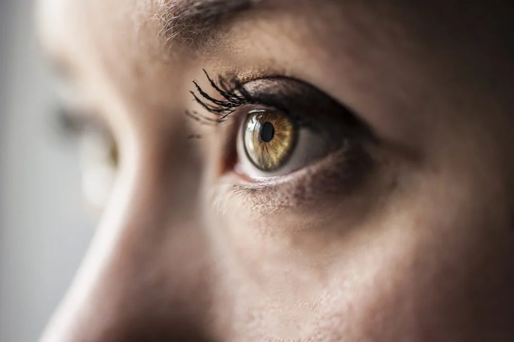Sessão de terapia EMDR para tratar memórias e pensamentos perturbadores em consultório psicológico