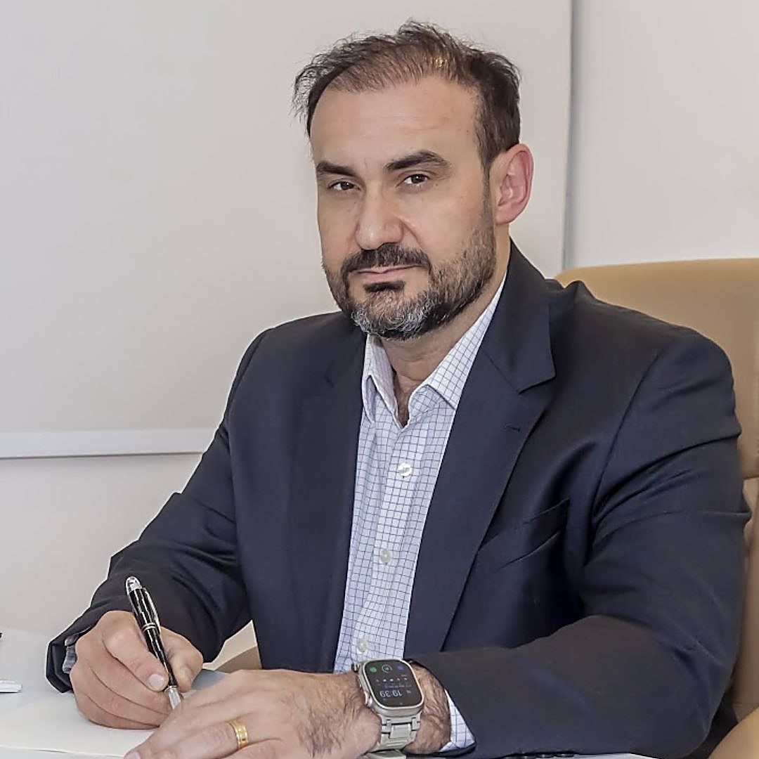 Retrato editorial de Dr. Marcelo Viterbo, Neurocirurgião